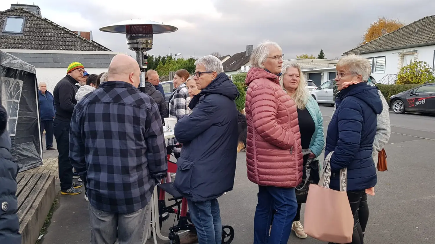 Menschen im Café von La Vie Cafe & Bäckerei