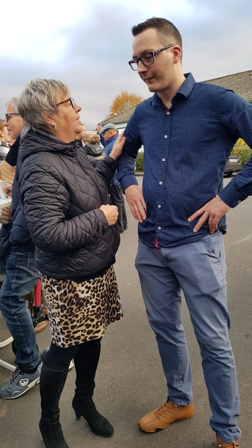 Menschen im Café von La Vie Cafe & Bäckerei